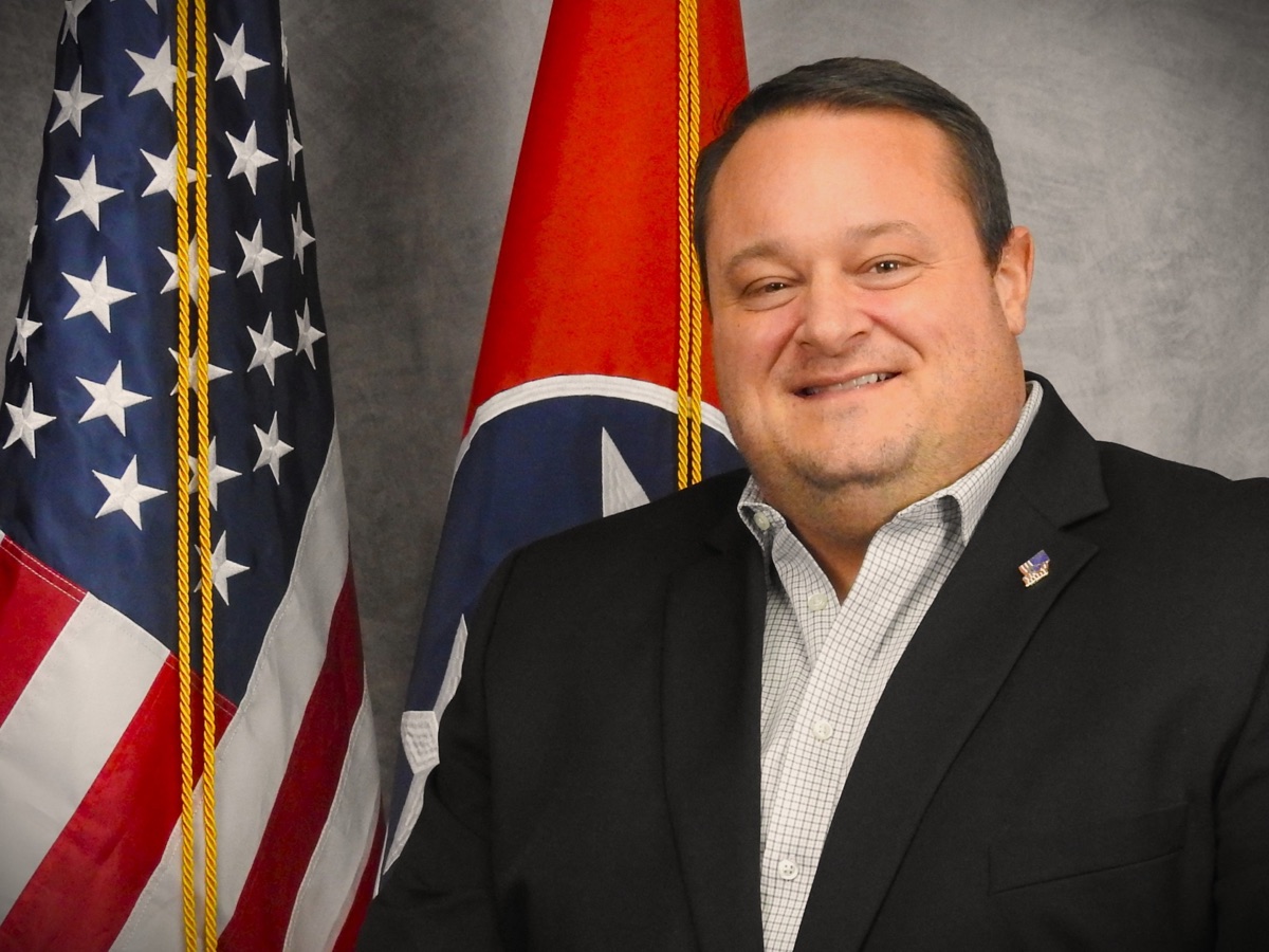 Daniel Berry, Alderman, in front of the U.S. and Tennessee flags